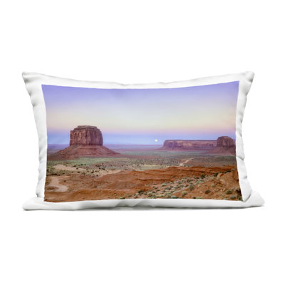 Coussin extérieur Moonrise Over Monument Valley, imprimé par Dennis Frates