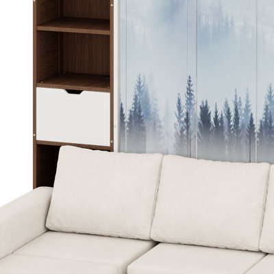 Lit escamotable avec armoire de rangement, tablettes ouvertes, façade de canapé et port USB pour un gain d'espace au sol.