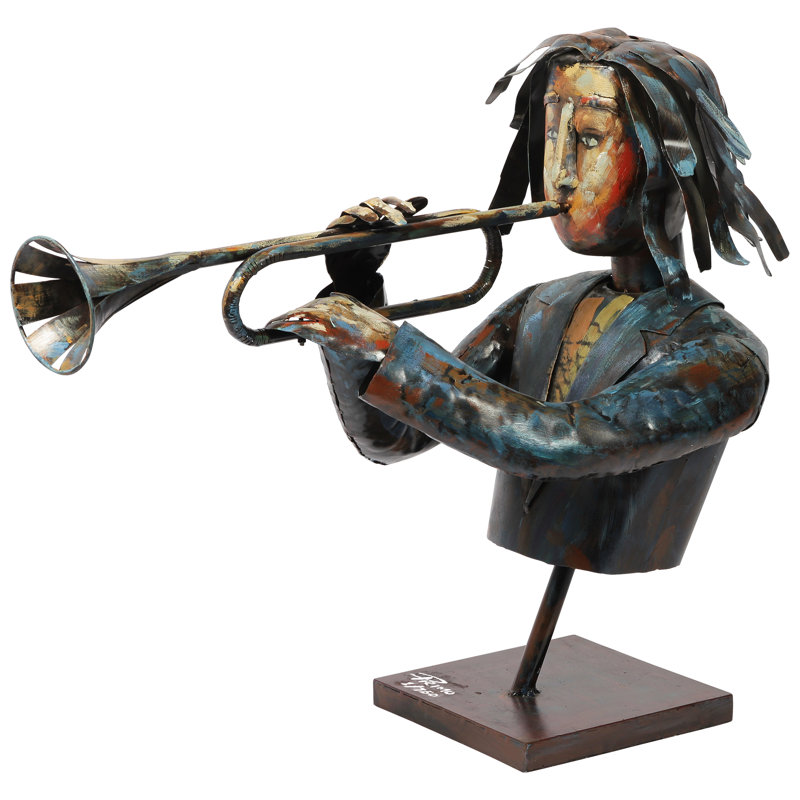 Sculpture de mixed media the trumpeter