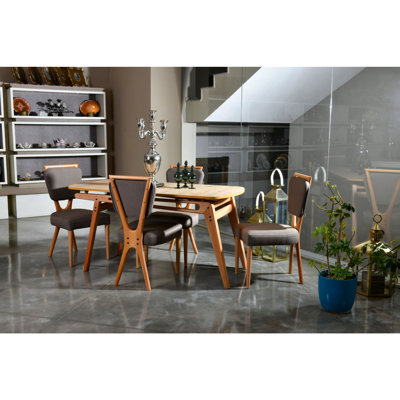 Ensemble repas pour quatre personnes