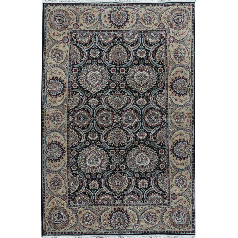Tapis noir et ivoire de haute qualité noué à la main