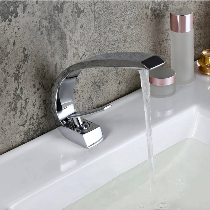Single-Hole Single-handle Bathroom Faucet with Drain Assembly