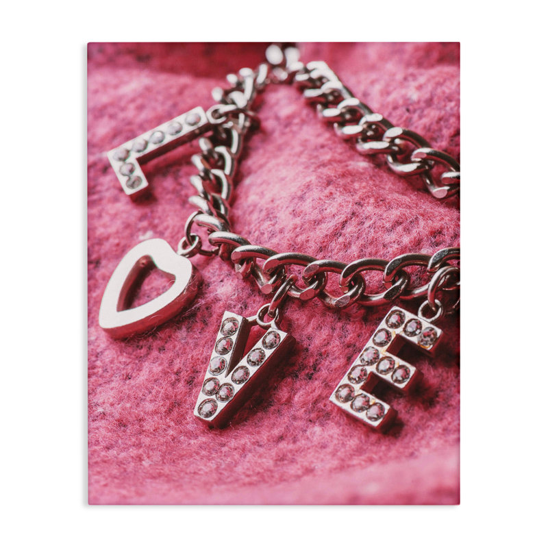 Glam Love Charm, toile par Lil 'Rue, H 48 po x l 36 po