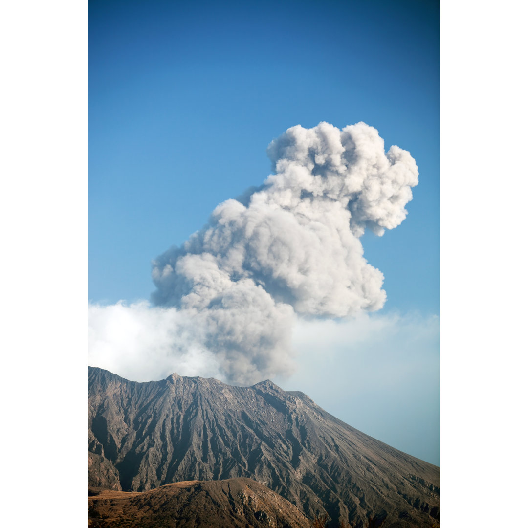 Vulkanausbruch des Vulkans Sakurajima von GA161076 - Drucken