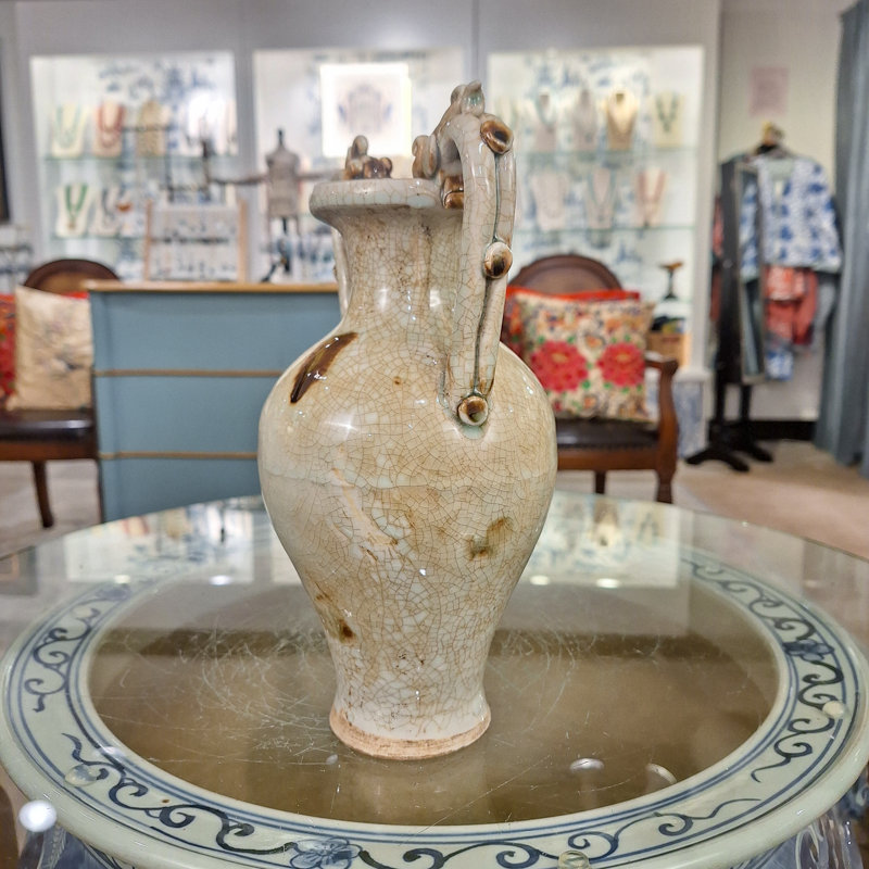 Vase céladon craquelé avec poignées de dragon