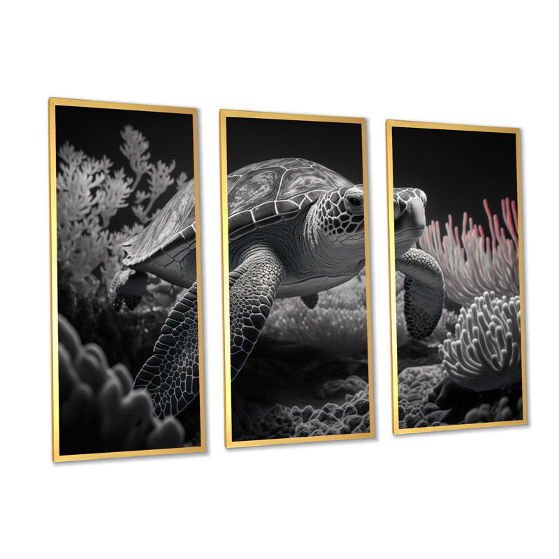 «Black and White Deep Sea Turtle», reproduction sur toile 3 pièces, H 28 po x l 36 po x P 1 po