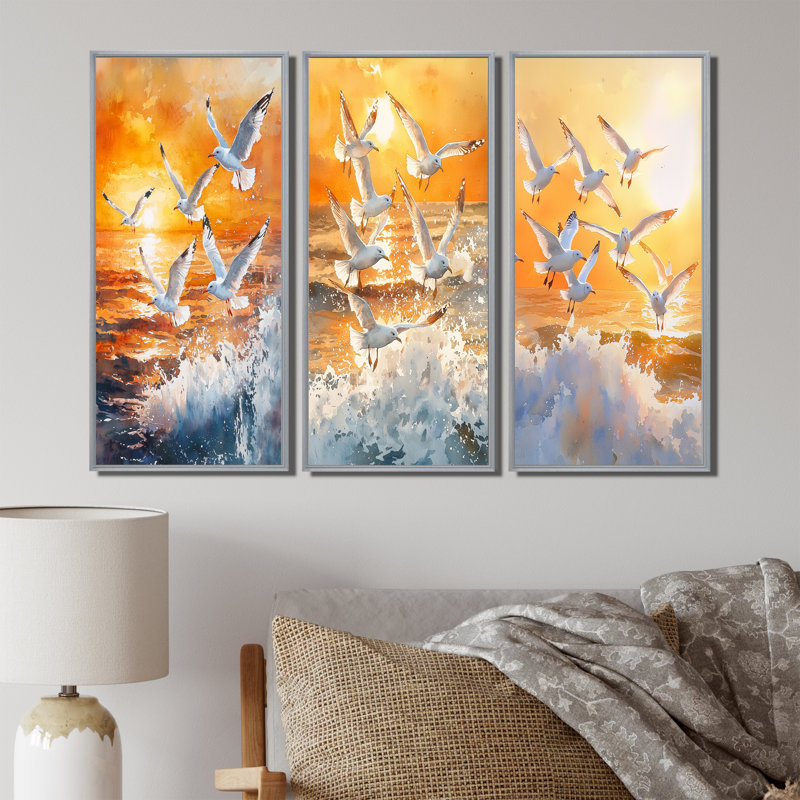 Mouettes au lever du soleil I - Collection de décorations murales oiseaux, H 32 po x l 48 po, Impression encadrée flottante