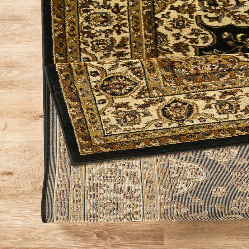 Tapis noir Classic 5 pi 3 po x 7 pi 3 po Classic, Noir, Rectangle 5 pi 3 po x 7 pi 3 po