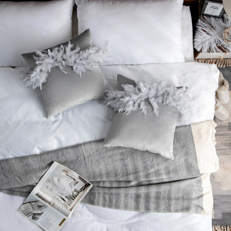 Coussin décoratif en plumes, H 18 po x l 18 po, Gris clair, Pillow Cover & Insert