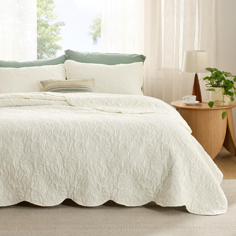 Bedsure Pre-Washed Quilt Set - Ultra Soft Bedspread, Queen Quilt + 2 Standard Shams, Cream Yellow Leaf