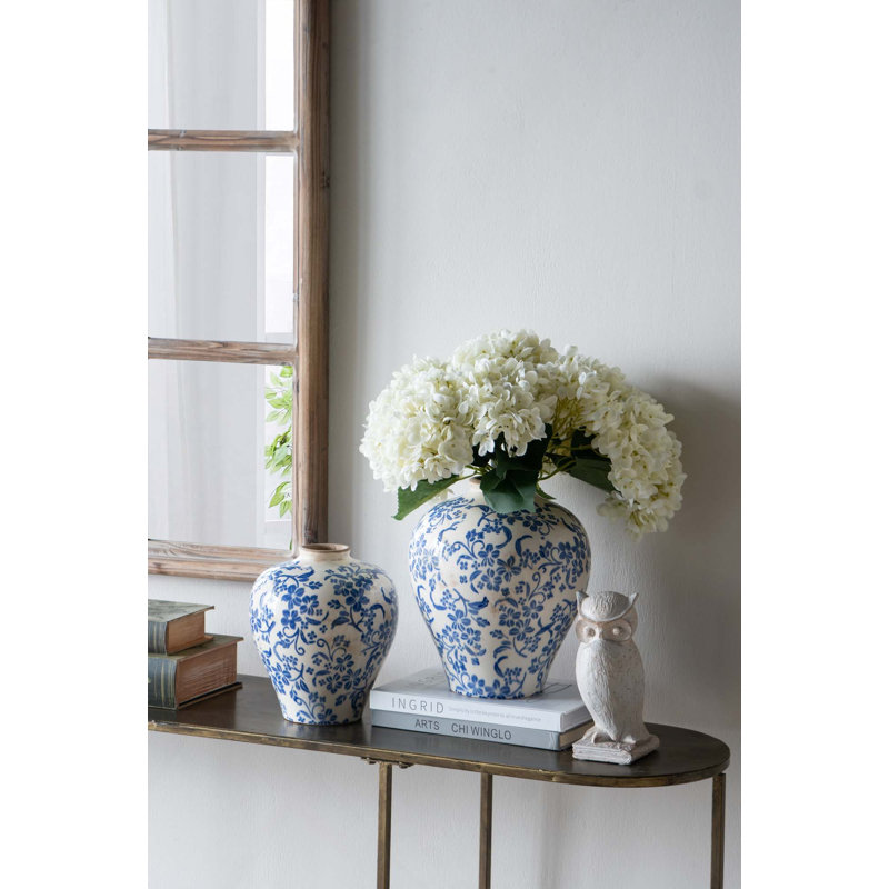 Vase en céramique avec finition délavée et motifs floraux complexes pour décor rustique traditionnel Shabby Chic