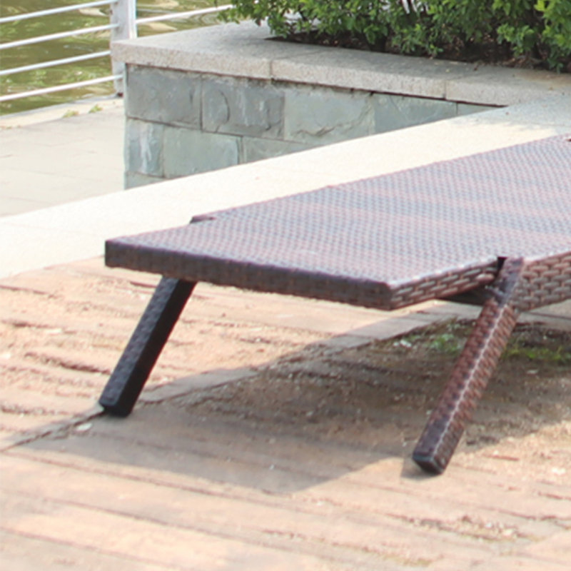 Chaise longue d'extérieur en osier Krashana