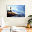 Bateau au bord de la mer, phare-866228318