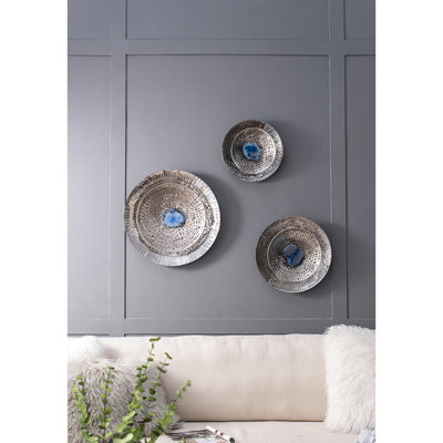 Stunning Silver Textured Wall Decoration Of 3. Beautify Living Room, Bedroom, Entryway, Office. Metal Disc With Agate Center. Concealed Back Mounting Hardware. 20x20x4, 16x16x4, 12.5x12.5x4 Inches.