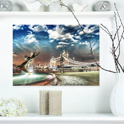 Tower Bridge at Night - Photographie sans cadre sur métal