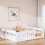 Lit plateforme en bois avec garde-corps et construction robuste-975826092