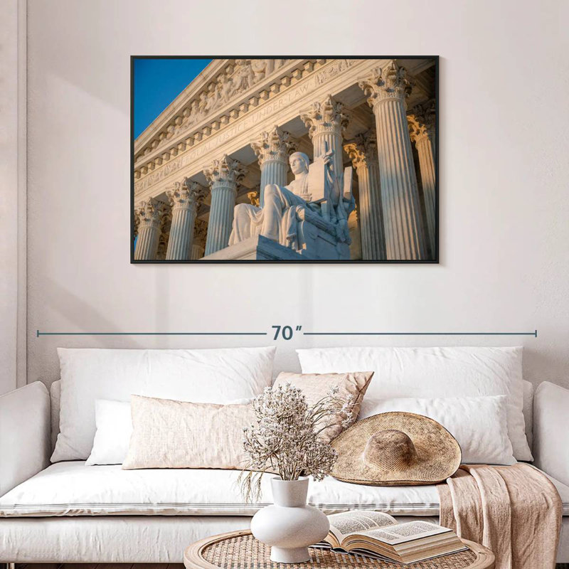 Statue de la loi, Floating Frame Black, 43 po x 29 po