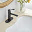 Robinet de salle de bain moderne à poignée simple avec drain