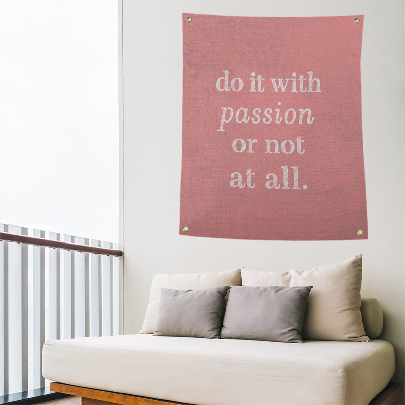 Tapisserie en polyester pour citation de passion, H 36 po x l 26 po, Rouge / Blanc
