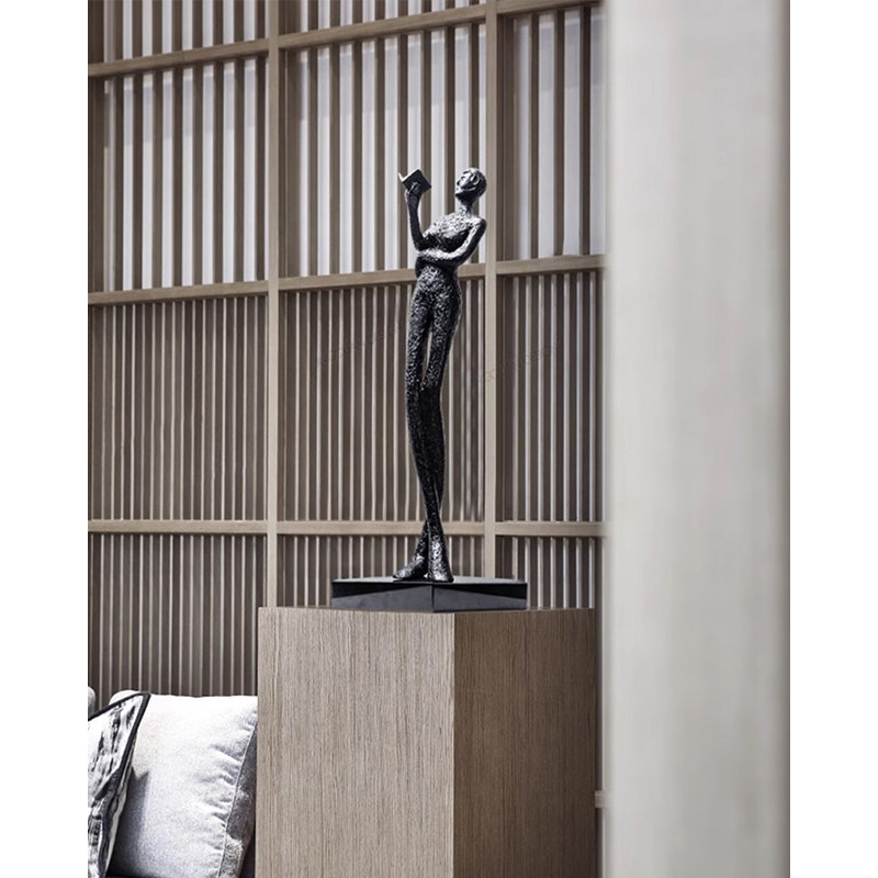 Statue décorative moderne en forme humaine représentant un personnage de lecture