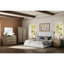 Très grand lit tapissier beige avec structure en chêne noueux anglais, doux et rembourré, bords arrondis, profondeur de 99 po, largeur de 91 po, hauteur de 56 po pour une conception de chambre à coucher moderne. Durabilité, transitionnel