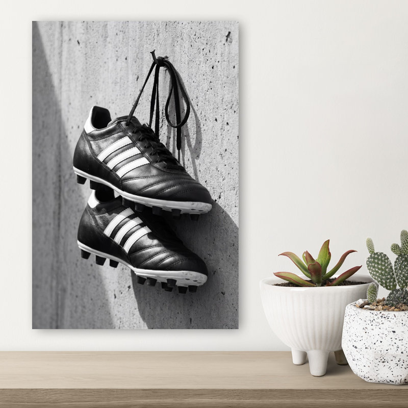 «Hanging Soccer Cleats», reproduction d'art classique rétro, paysage naturel, 18" H x 12" W