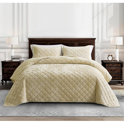 Diamond Stitch Reversible Plush Distressed Velvet Quilt Set