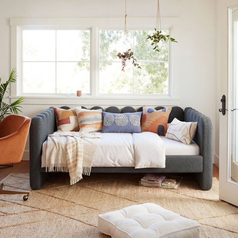 Grand lit de jour à plateforme tapissier gris avec des lattes de bois intégrées, aucun sommier tapissier nécessaire, Grey