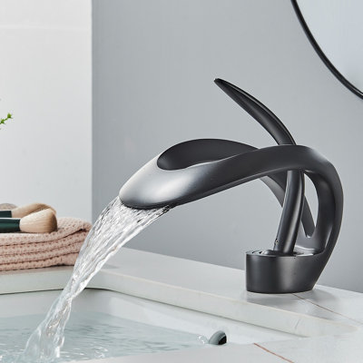 Robinet de lavabo Mosson noir mat sculptural à effet cascade avec poignée unique