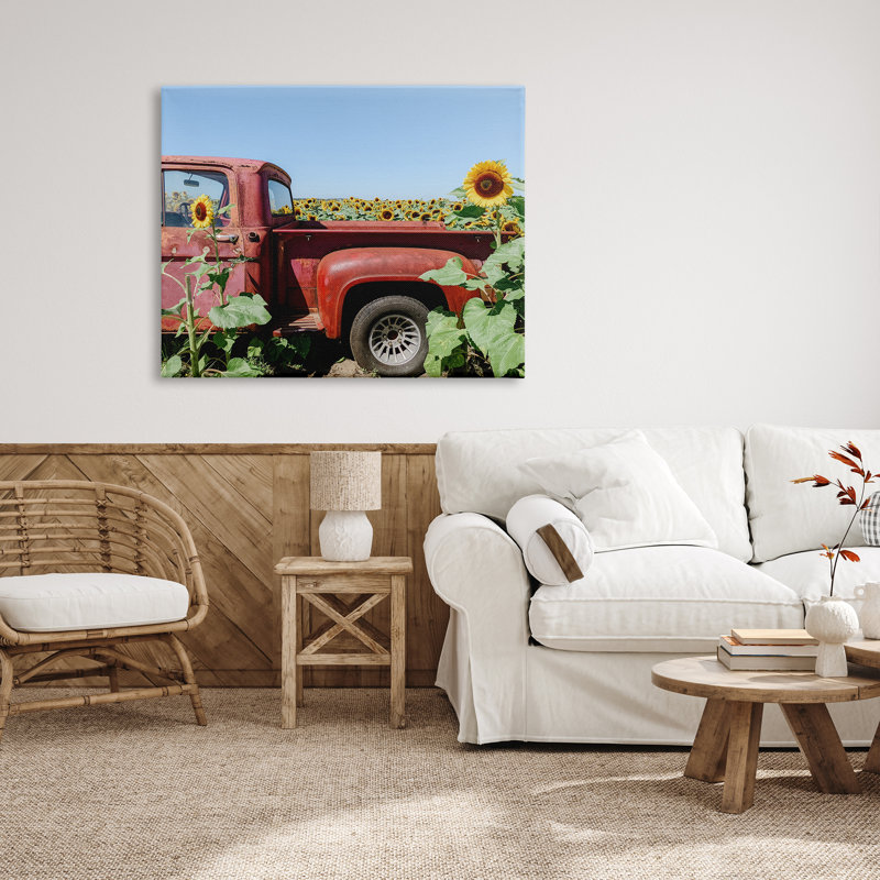 Camionnette rouge rétro au milieu d'un champ de tournesols - photographie sur toile, Toile tendue