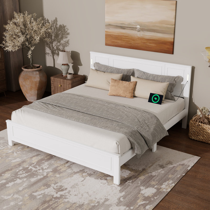Lit de style campagnard avec lumières DEL intégrées et charge USB, King, Noyer