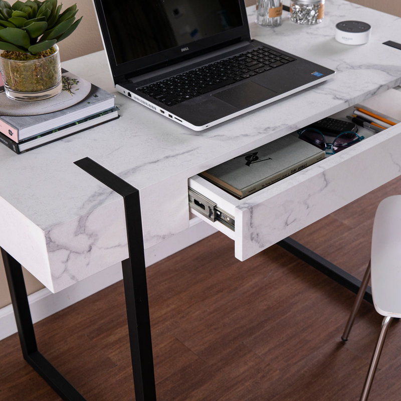 Bureau moderne en faux marbre