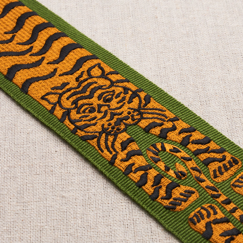 Garniture brodée Schumacher x Johnson Hartig Le Tigre, Vert