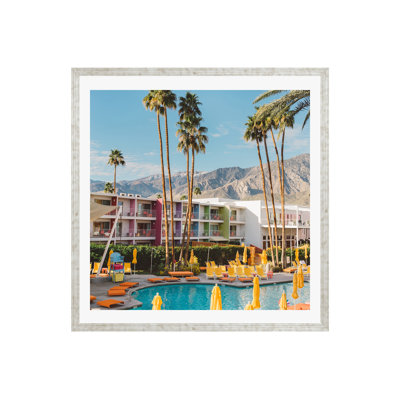 «Behnke Palm Springs Pool Day», reproduction d'art encadrée sur toile par Bethany Young