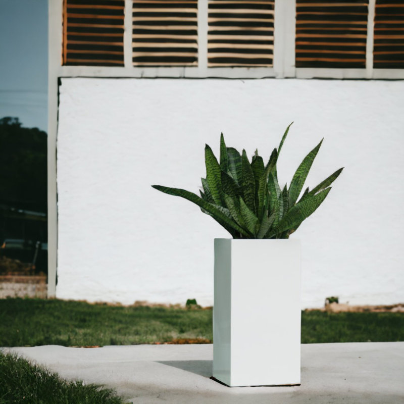 Pot à fleurs Eastvale FiberStone, Blanc, H 23,5 po x l 11,75 po x p 11,75 po