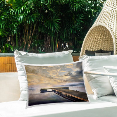Coussin d'extérieur imprimé Lazy Morning Lake Dock, design par Mike Calascibetta