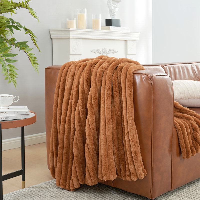 Jeté rayé en fausse fourrure, style douillet et douillet pour canapé et lit, L 70 po x l 55 po, Brun