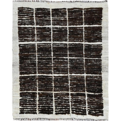 2 pi 3 po x 2 pi 8 po brun chocolat, tissage marocain avec motif de grille, velours texturé, ton sur ton, laine naturelle non teinte, noué à la main, échantillon, tapis, tapis oriental