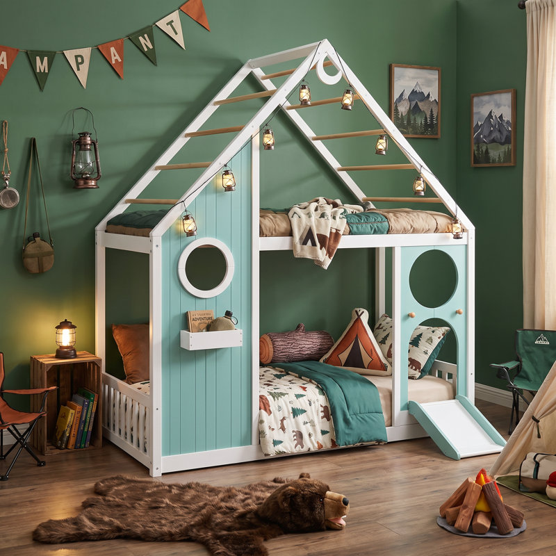 Lit plateforme cabane en bois bleu double certifié CPC avec glissade, guirlande lumineuse et panneau de protection avant, lit de chambre d'enfant en forme de maison de jeux