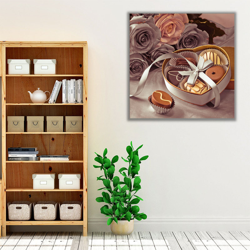 «Chocolate Gift Box with Roses 1», reproduction d'art sur toile, H 40 po x l 40 po
