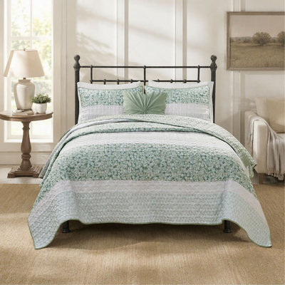 Quilt Set, 4-Piece Seersucker with Throw Pillow - Full/Queen