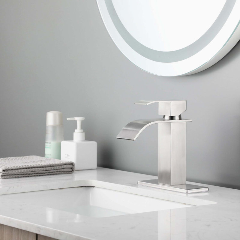 Robinet cascade à poignée simple pour meuble-lavabo, Brushed Nickel