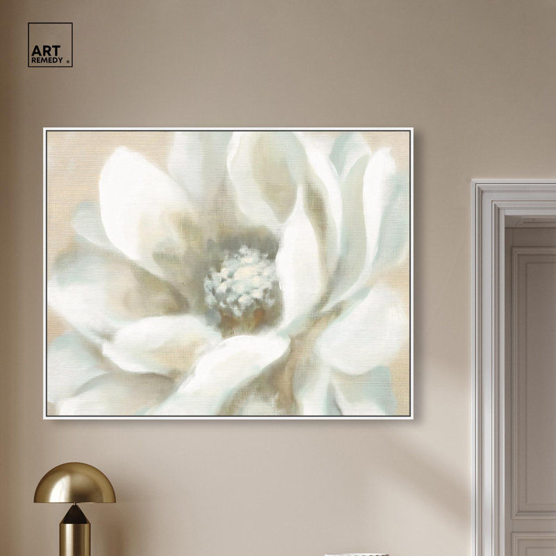«Silken Sepal I Canvas Minimalist Florals» par Art Remedy, H 37 po x l 46 po, Cadre flottant blanc