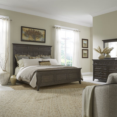 Ensemble de chambre à coucher avec grand lit à panneaux, commode et miroir Trelawny
