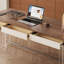 Bureau de direction moderne avec finition en grain de bois, 3 tiroirs, pieds en acrylique et détails métalliques