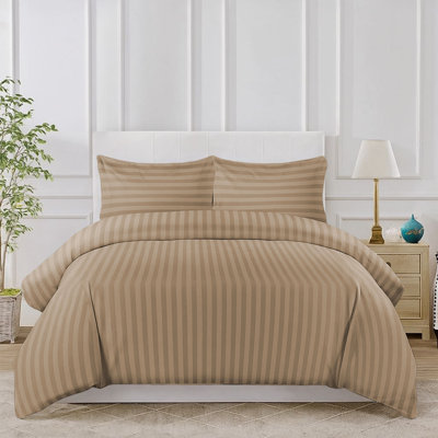 Luxurious 3-Piece Ultra Soft Stripe Duvet Cover Set with Pillowcases