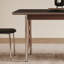 Table de salle à manger élégante et moderne-947831299
