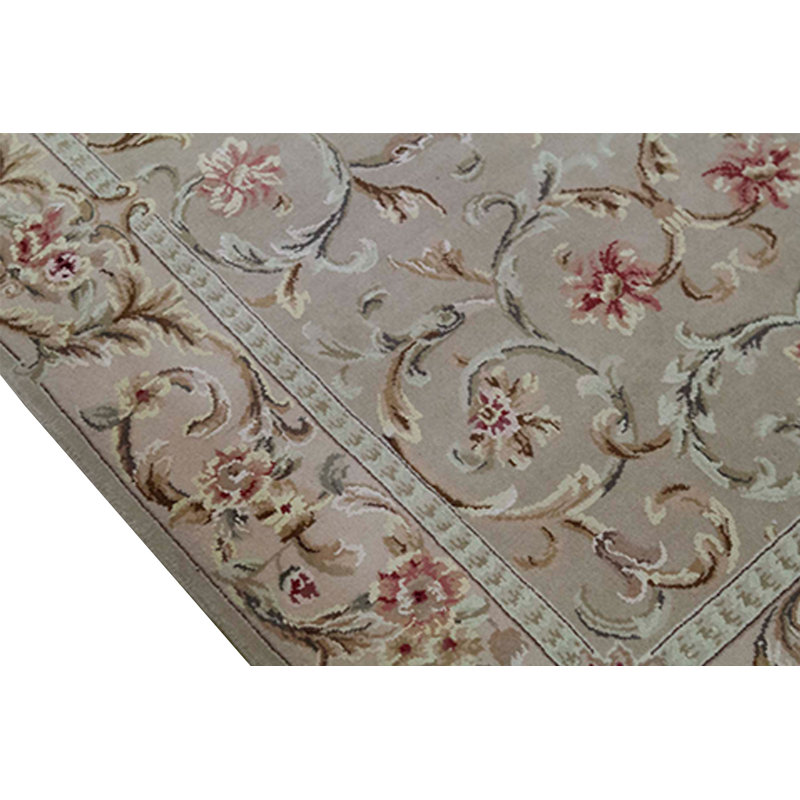 Floral Area Rug in Beige/Brown