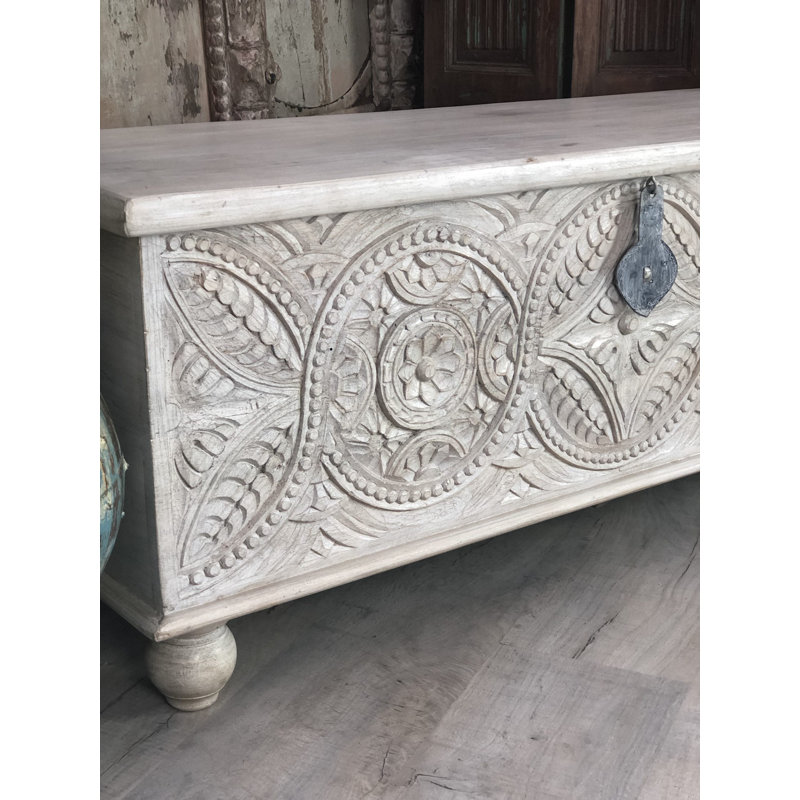 Amanzia Accent Trunk