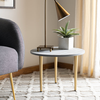 Table basse à 3 pieds